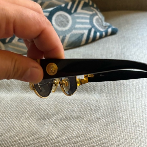 Vintage Gianni Versace sunglasses. Very old.unisex - Picture 9 of 10